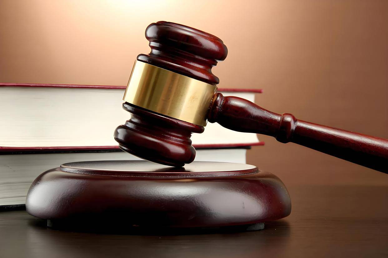 自家门上装智能门锁被邻人告了！法院这么判→
